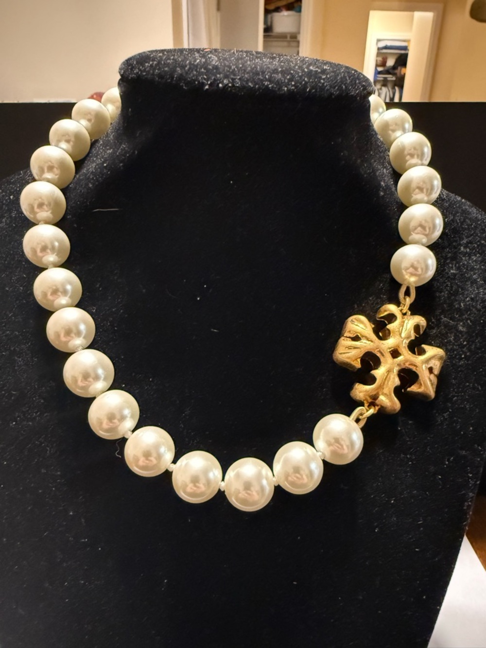 New TORY BURCH Roxanne Pearl Logo Necklace